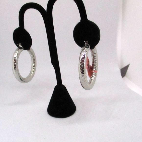 Checkered Hoop Earrings in Stainless Steel - Picture 3 of 6